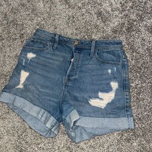 Hollister Ultra High Rise Mom Short 3”, Size 7